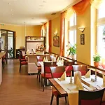Duenenschloss Mit Private Hotel 3*
